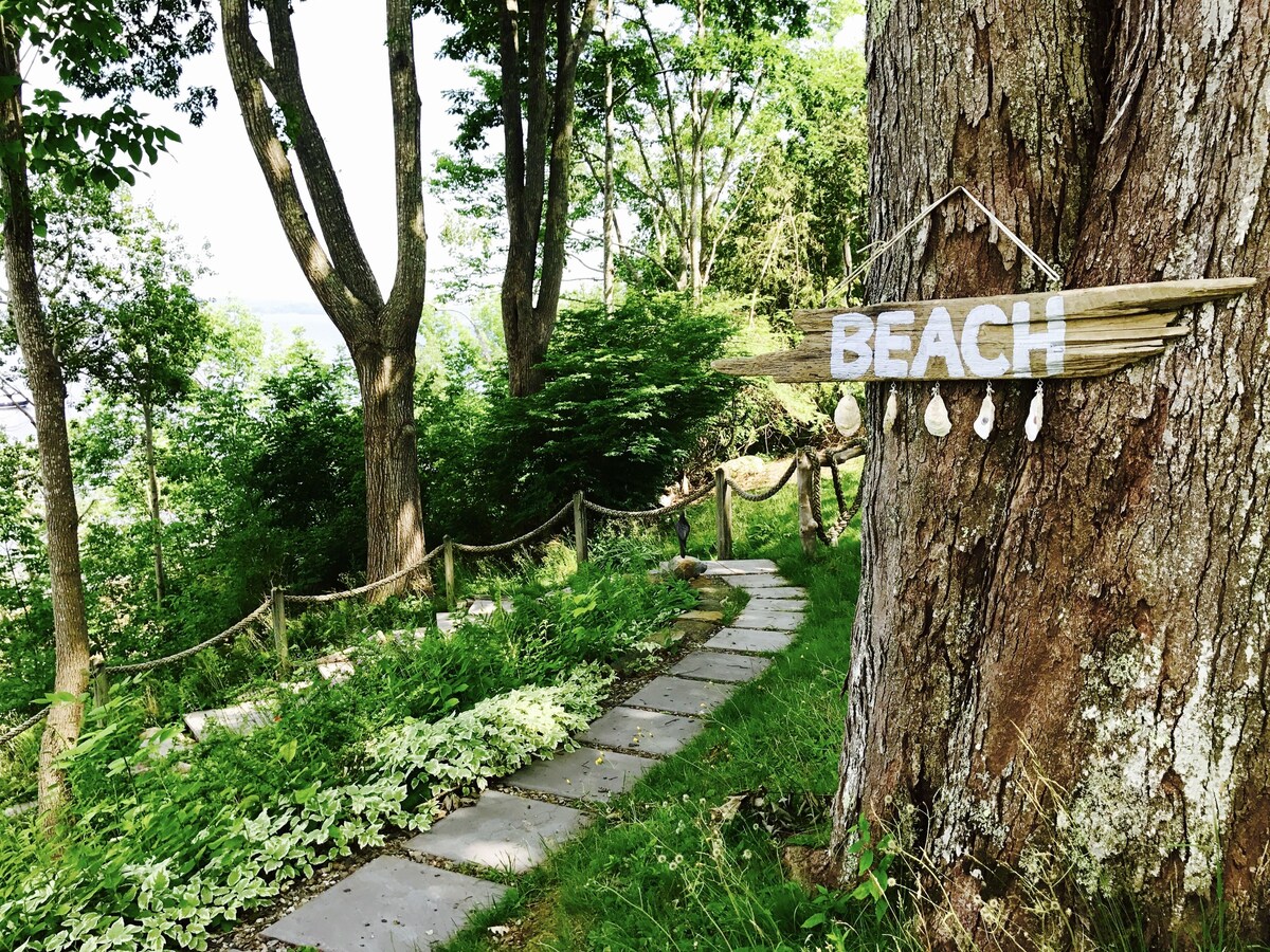 Gorgeous Oceanfront Retreat on Penobscot Bay