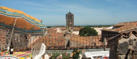 Agde -secluded roof terrace, panoramic views