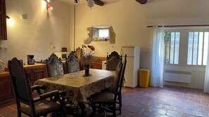 Kitchen dining room 
