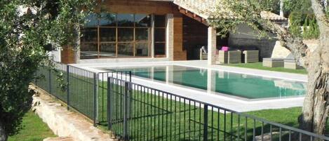 Masia de Lavell is a beautiful and very luxurious holiday home for 15(+5) guests