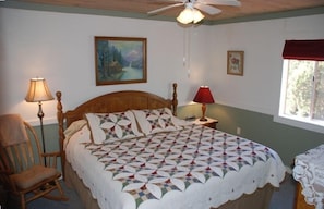 King size bed with cozy linens and beautiful forest views!