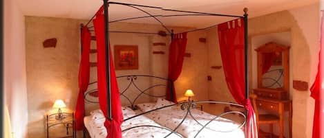Rosenzimmer mit Doppelbett