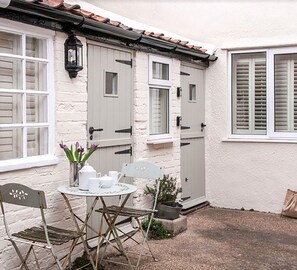 Outdoor shared courtyard with three other cottages. 