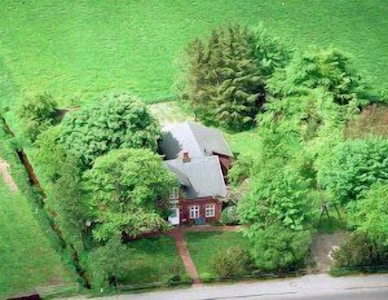 Ferienhaus in großem Garten, in der Nähe vom Wattenmeer gelegen