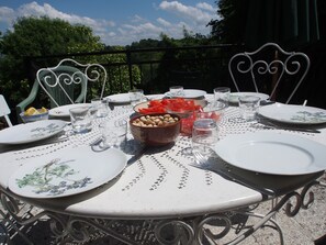 Outdoor dining