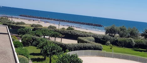 vue de la terrasse piscine ,mer