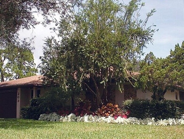 Front of home with caladiums in bloom