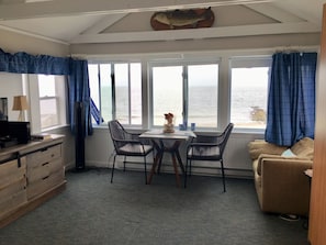 Picture perfect Oceanfront dining lounging&sleeping. New furnishings. Oceanviews