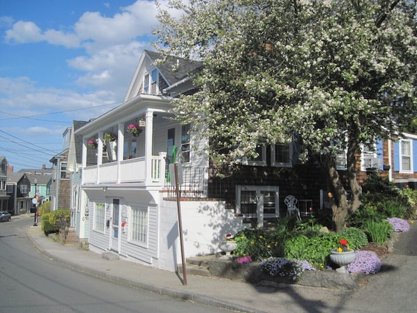 Ground floor studio at end of shopping area of Rockport Village. 