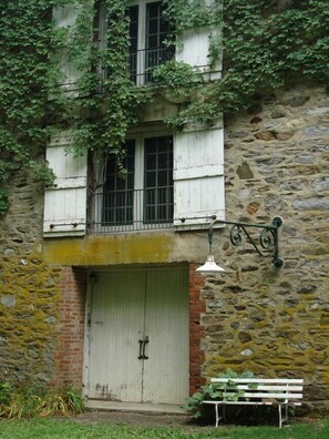 Salvato Mill: front exterior 