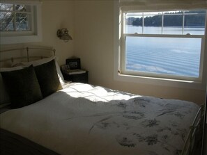 Main bedroom with queen bed