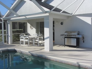 Pool al fresco dining area.