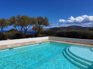 Piscine avec coin jet de massage + nage a contre courant