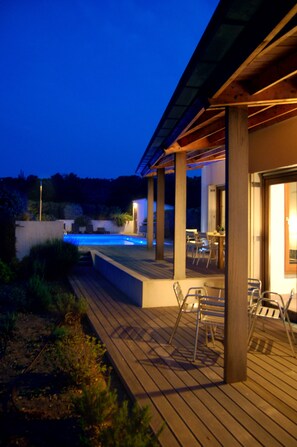 Veranda dans le soir