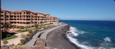 Apartment Right On The Ocean Front