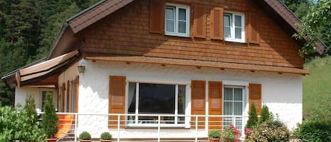 Landhaus mit FeWo Talblick parterre  FeWo ELME Obergeschoß ,Panorama Ausblick