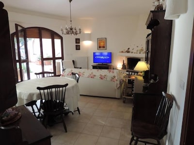 Marina Di Torregrande: House with garden with 2 bedrooms, 2 bathrooms, 50 meters from Beach