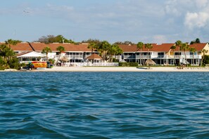 Bermuda Bay's old charm, as seen from our kayaks.