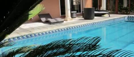 piscine 9m sur 4m50 chauffee