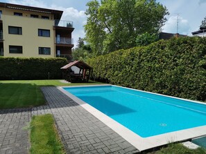 Beheizter Pool im Garten