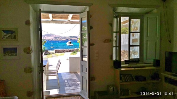 blue & turquoise waters reflected on the house