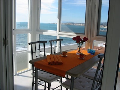 GORGEOUS APARTMENT DIRECTLY AT THE BEACH, SPECTACULAR VIEWS, SHOPS NEARBY