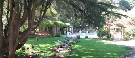 VIEW LOKING TOWARD POOL AREA