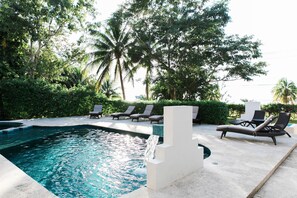 Private Pool with Fountain!