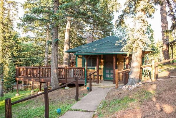 1-Bedroom, 1-Bathroom Cabin