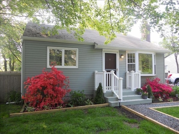 Cottage with Perrenial Gardens Galore!