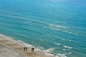 Spectacular Views - from balcony: emerald blue green ocean!  