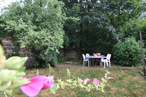 Garden-Accessible by new stairs from our new terrace!