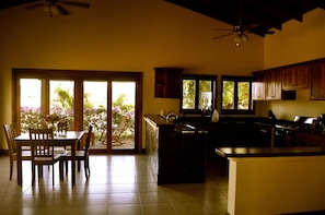 kitchen and breakfast rooms