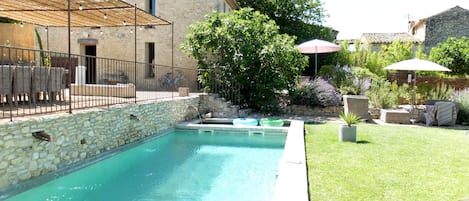 View of the house and swimming pool