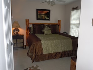 Bedroom with king-sized bed - Top of the line mattress!