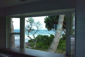 Bay window to lay out on and enjoy ocean view