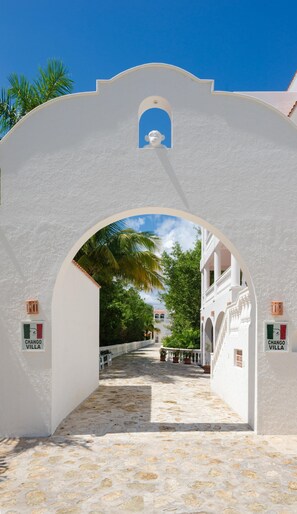 Road Entrance to Chango Villa