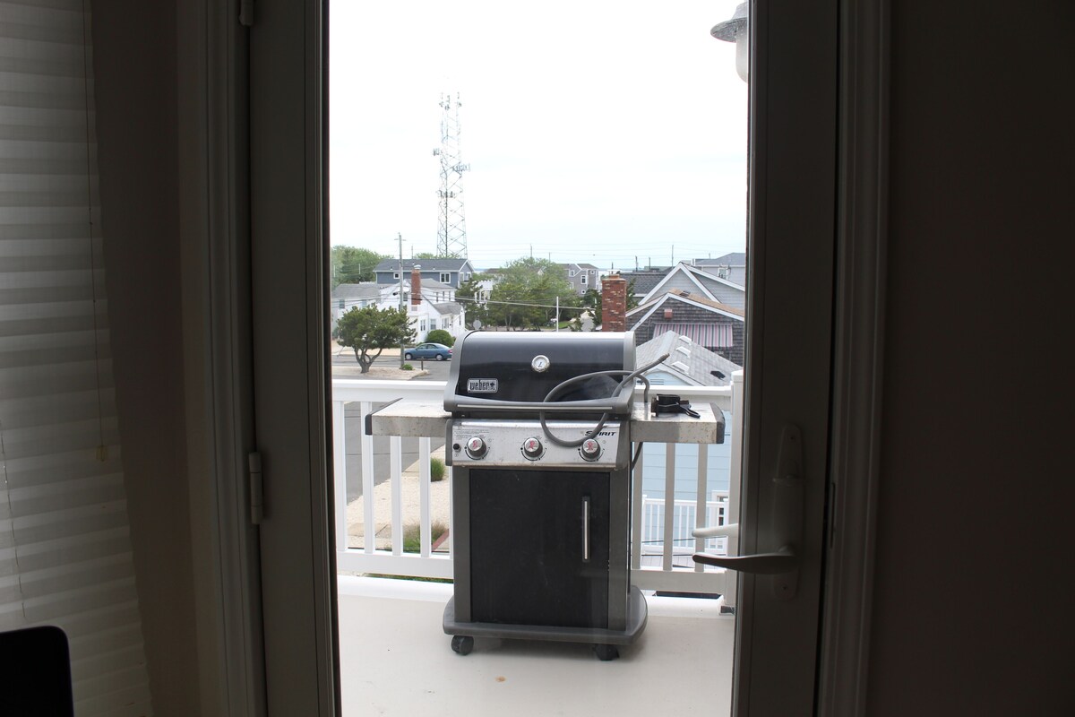 GOOD WEEKS STILL OPEN 6 Houses to Beach Pingpong,Foosball,Beach badges & chairs