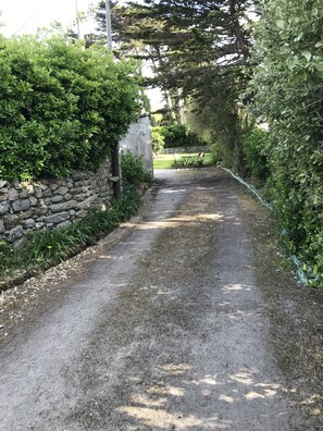 Chemin intérieur menant à la propriété