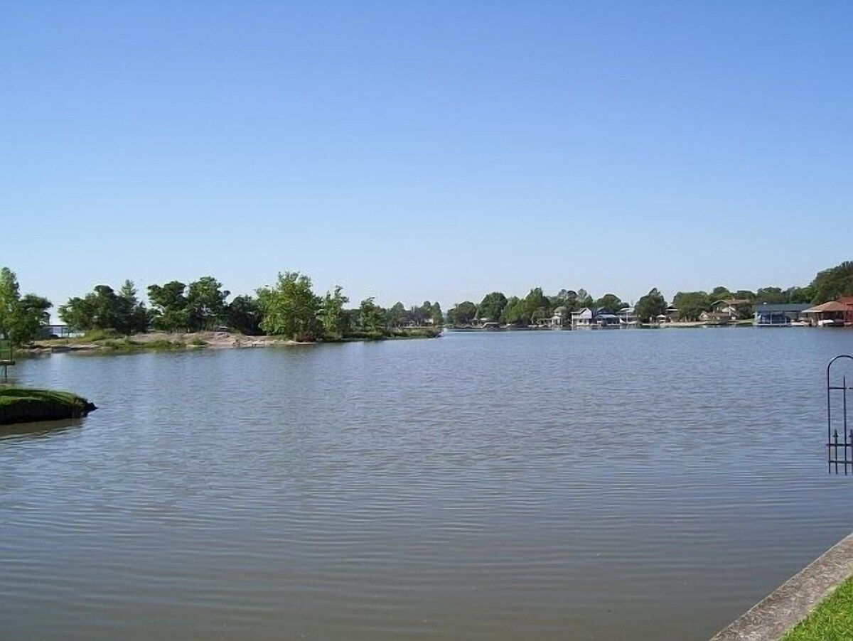 A Touch of Texas. Stunning Lakehouse on three lots. Huge yard and Patio Deck