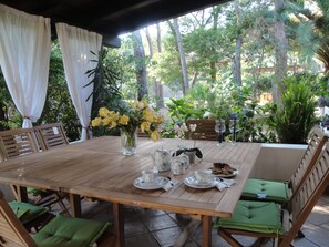 Outdoor dining