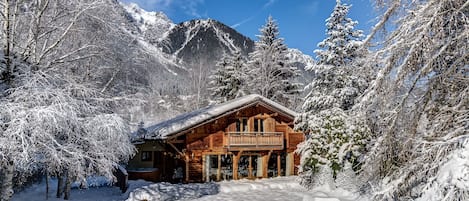 Quiet, residential area and walkable to Chamonix town centre