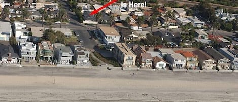 Located approx 100 yards to sand, 2 blocks to Jake's and Poseidon restaurants
