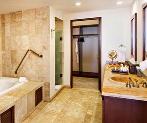 Huge Master Bathroom, Jacuzzi, Dressing Area