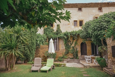 Beautiful 17th century residence, renovated, 6 bedrooms, 5 bathrooms, 6 toilets, swimming pool, gardens 