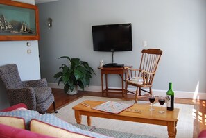 Living room sitting area.