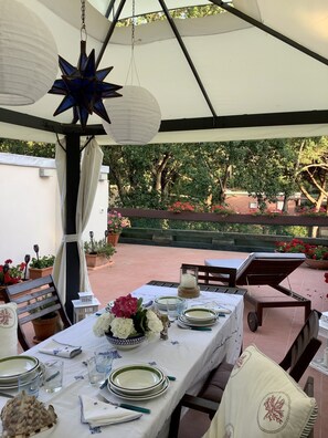 Outdoor dining