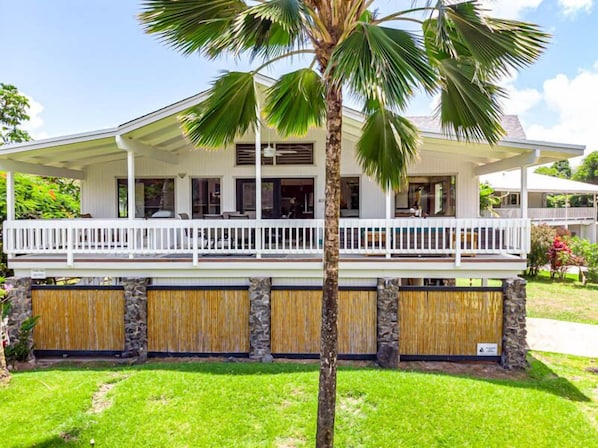 Hale Ola Kai - Imagine a home with a covered lanai that spans the width of the house. Imagine no more..