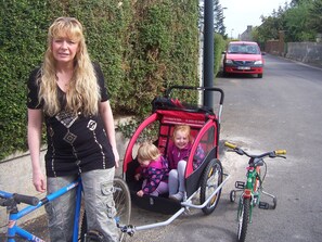 6 mountain bikes and bike buggie for your use