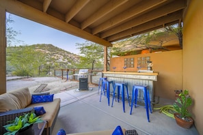 Call for horse boarding! Entertain family and new friends. Did I say VIEWS?